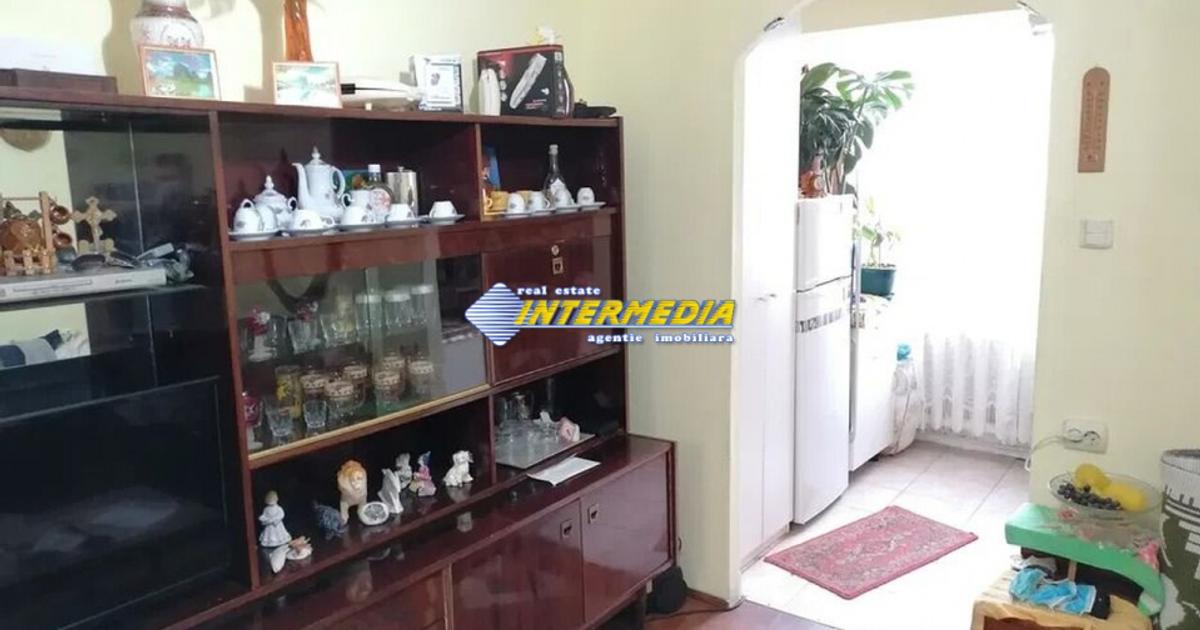 Garsoniera de vanzare in Cetate Alba Iulia etaj intermediar mobilata si utilata