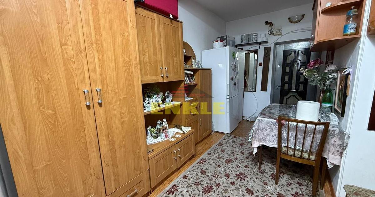 DE VÂNZARE – Cameră de cămin