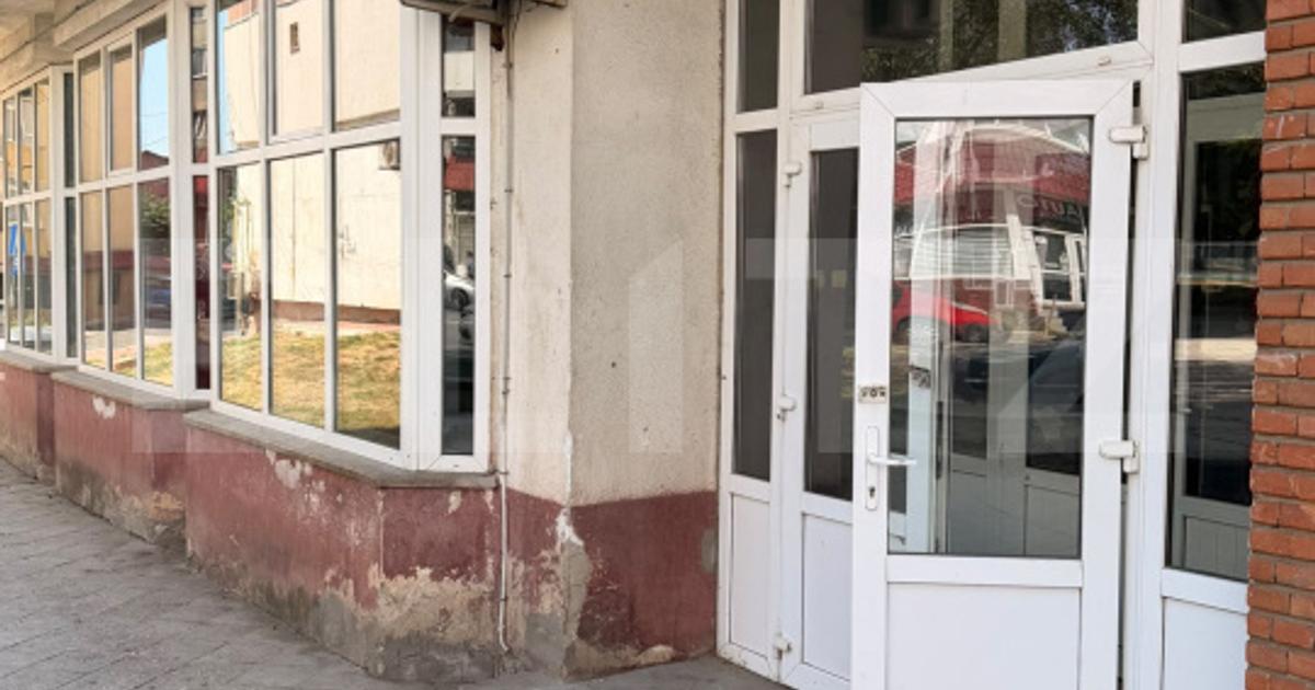 Spatiu de inchiriat, 146 mp, vitrina 20 ml, zona Burdujeni