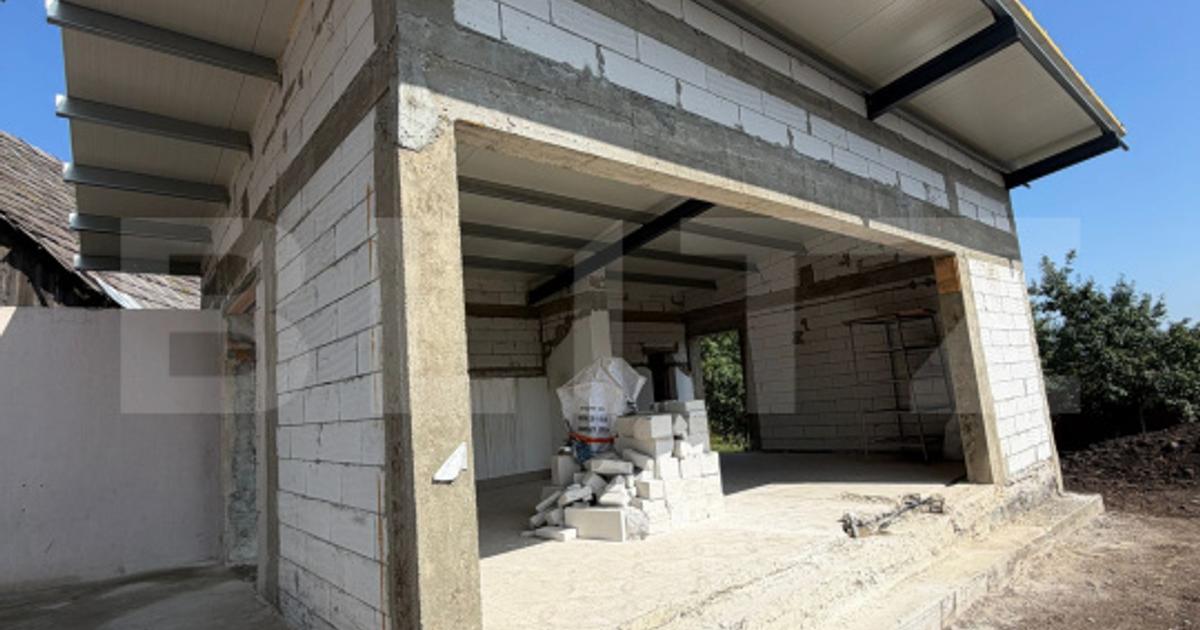 Spatiu comercial de inchiriat, 65 mp, vitrina si terasa, zona Bosanci