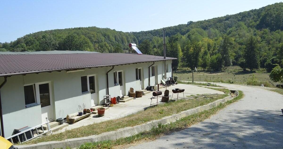 Bogati - Glimbocel, Ferma Zootehnica, Cladiri 1996 mp, Teren 4.89 ha