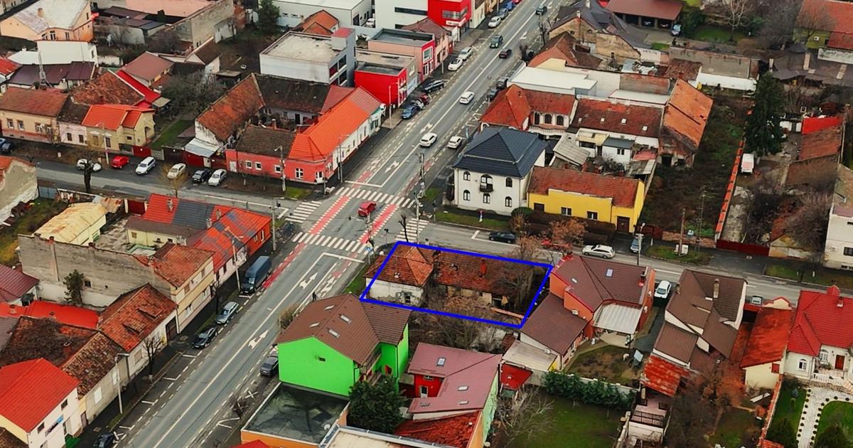 Teren- 2 fornturi stradale de vanzare pe Andrei Saguna