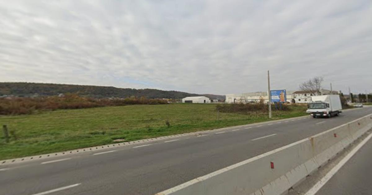 Vand teren intravilan Maracineni cu PUZ, 12800mp, front 116 m la DN73